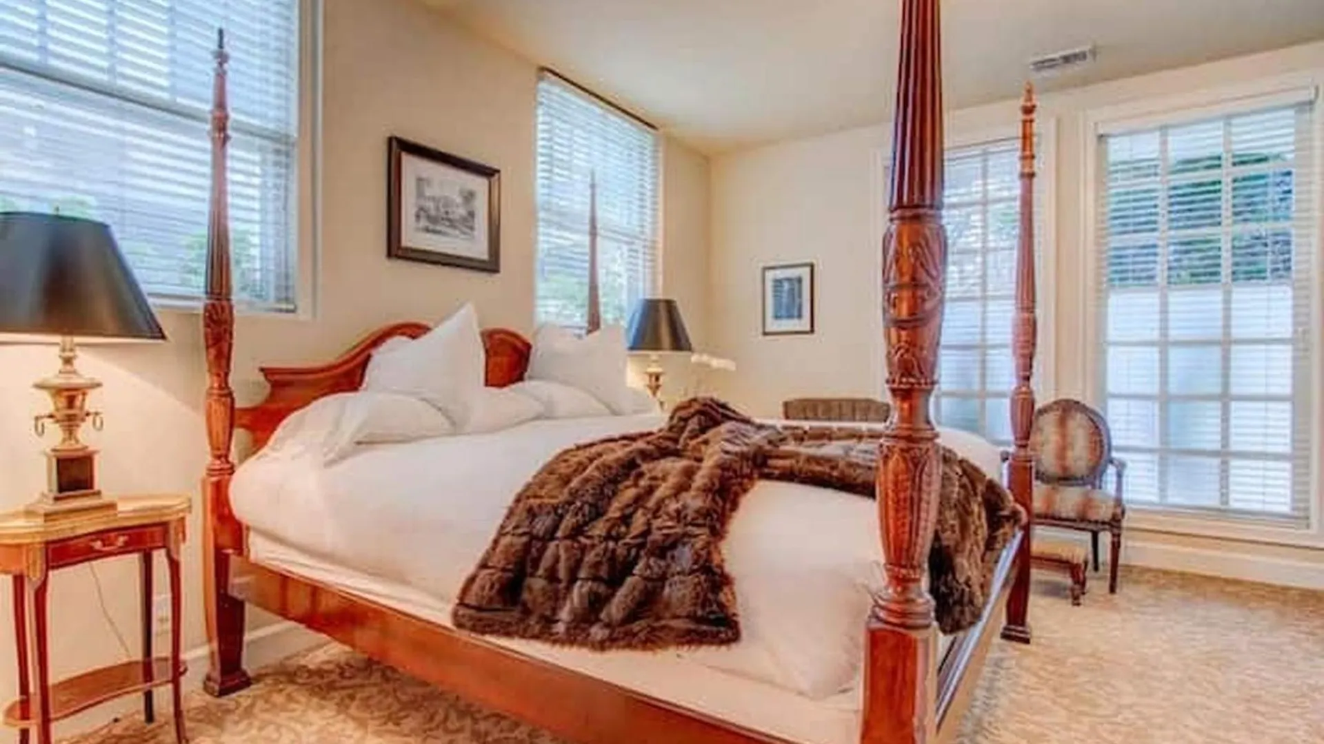 Portland'S White House Carriage House Villa